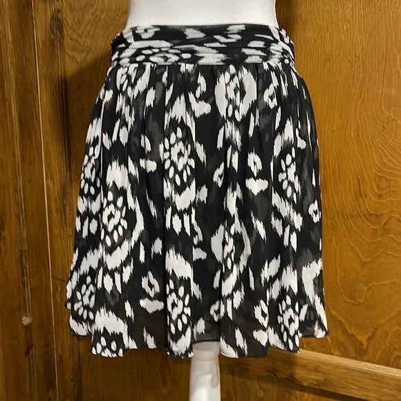 Vince Camuto Black and White Tribal Luxe Flowy Mini Skirt - NWT - Picture 4 of 8